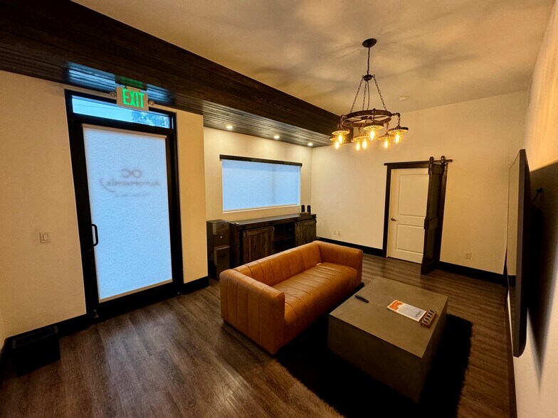 More Photos Of 775-777 W 16th St, Costa Mesa Warehouse For Lease