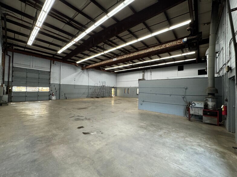 More Photos Of 300 Winona St, Knoxville Distribution For Lease