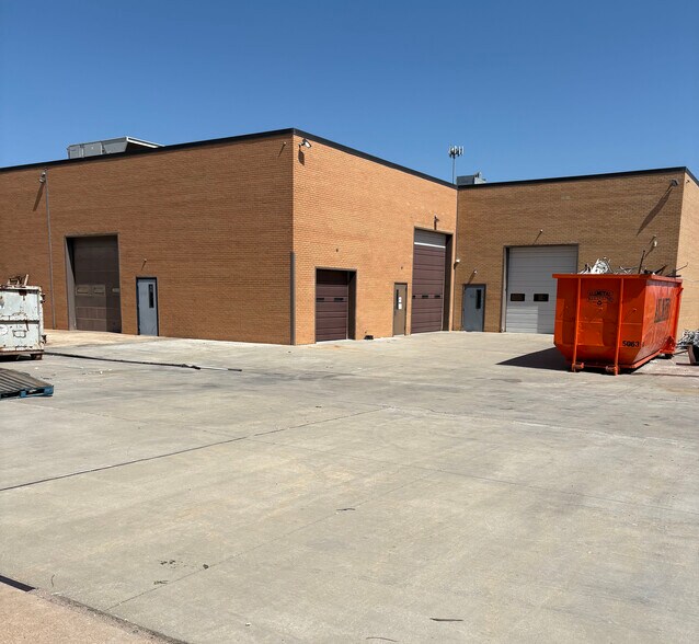 More Photos Of 4200 W Harry St, Wichita Warehouse For Lease