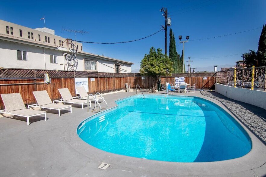 More Photos Of 2025 W 3rd St, Los Angeles Hotel For Lease