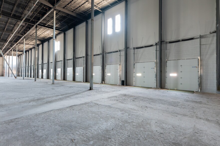 More Photos Of 102 Dolson Ave, Middletown Distribution For Lease