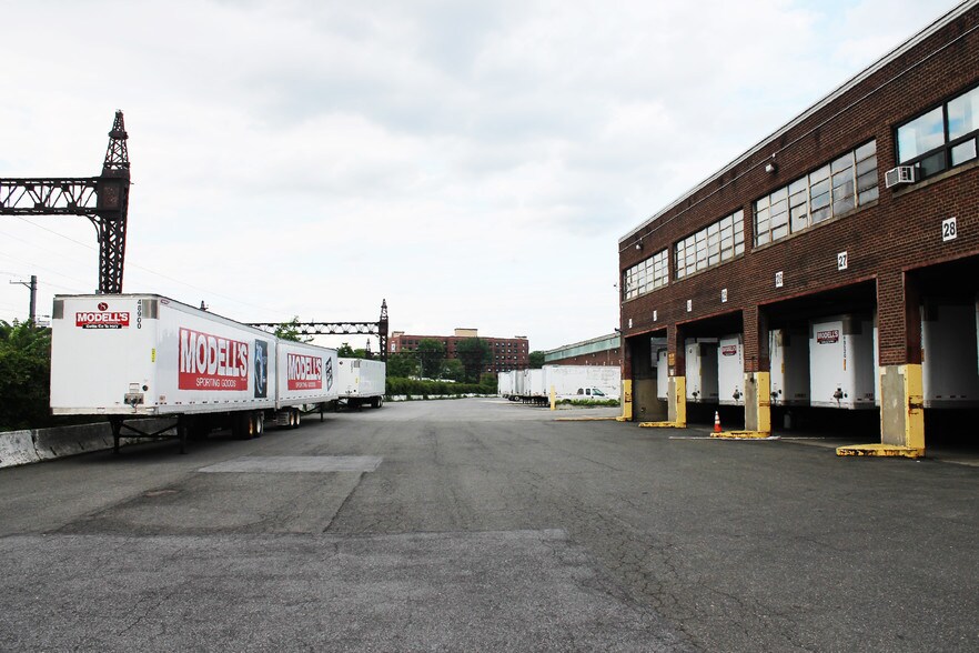 More Photos Of 1502 Bassett Ave, Bronx Distribution For Lease