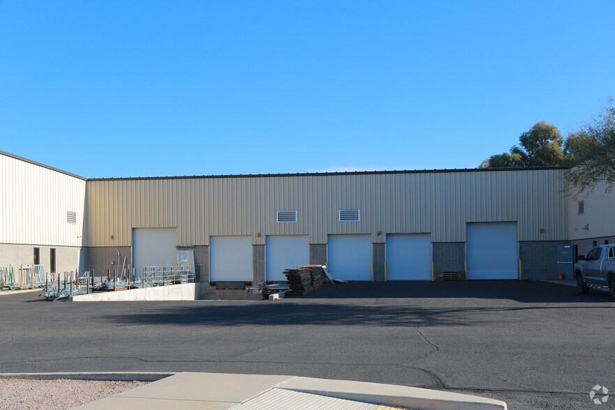 More Photos Of 3248-3260 N Freeway Industrial Loop, Tucson Warehouse For Lease