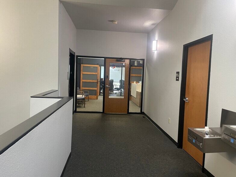 More Photos Of 6601 Vaught Ranch Rd, Austin Unknown For Lease