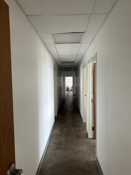 More Photos Of 1104-1106 E 17th St, Santa Ana General Retail For Lease