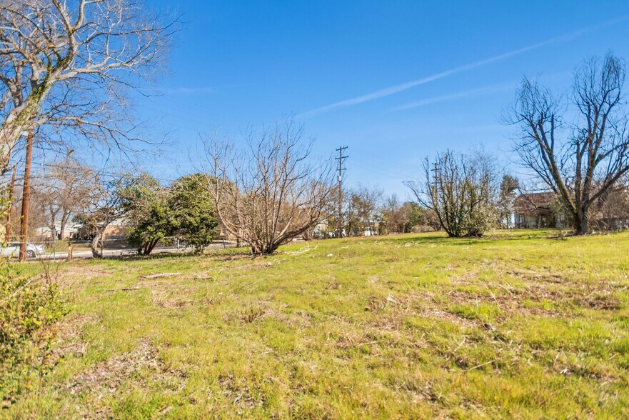 More Photos Of 931 N Olive St, San Antonio Land For Sale