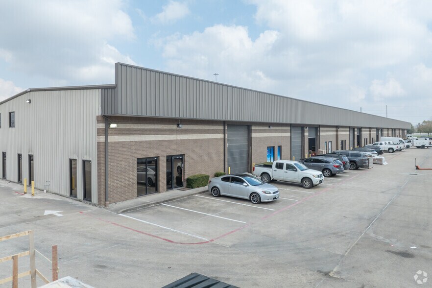 More Photos Of 5829 W Sam Houston Pky N, Houston Unknown For Lease