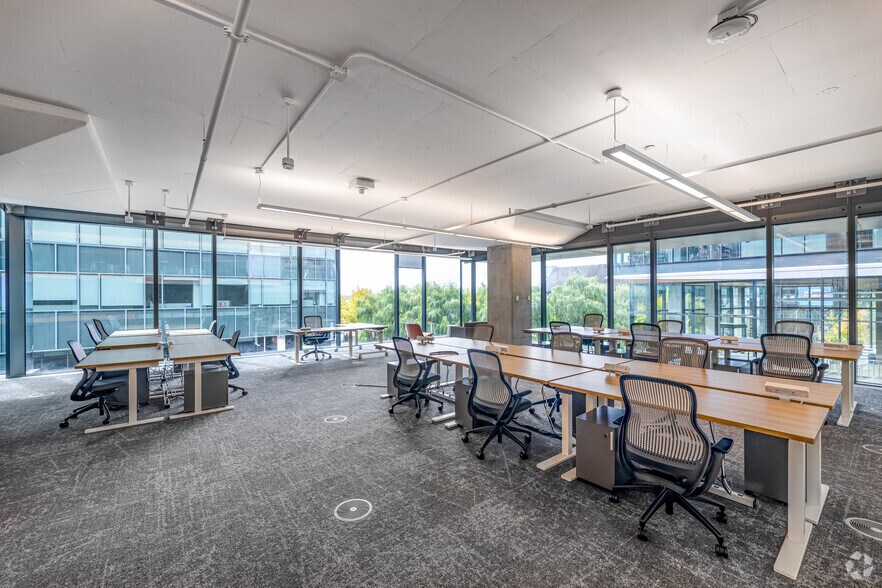 More Photos Of 155 Queens Quay E, Toronto Coworking Space