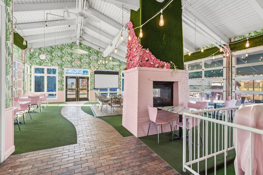 More Photos Of 2501 & 2519 Marshall St NE, Minneapolis Restaurant For Sale