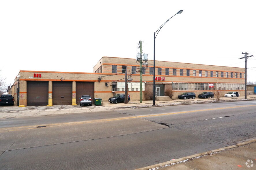 Primary Photo Of 4700-4720 W Montrose Ave, Chicago Manufacturing For Lease