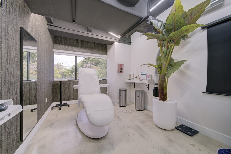More Photos Of 2455 SW 27th Ave, Miami Medical For Lease