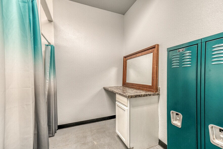 More Photos Of 301 Center Court Dr, Bridgeport Warehouse For Sale