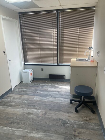 More Photos Of 7610 Carroll Ave, Takoma Park Medical For Lease