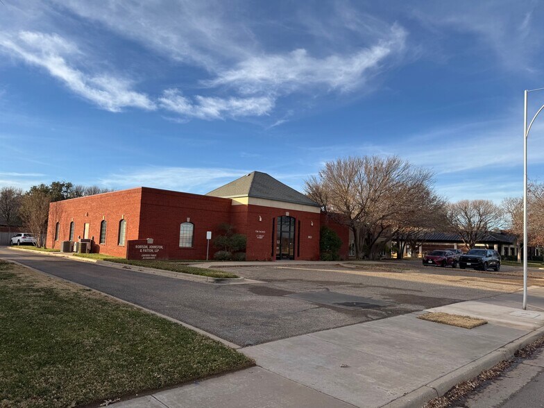 More Photos Of 3823 84th St, Lubbock Office For Sale