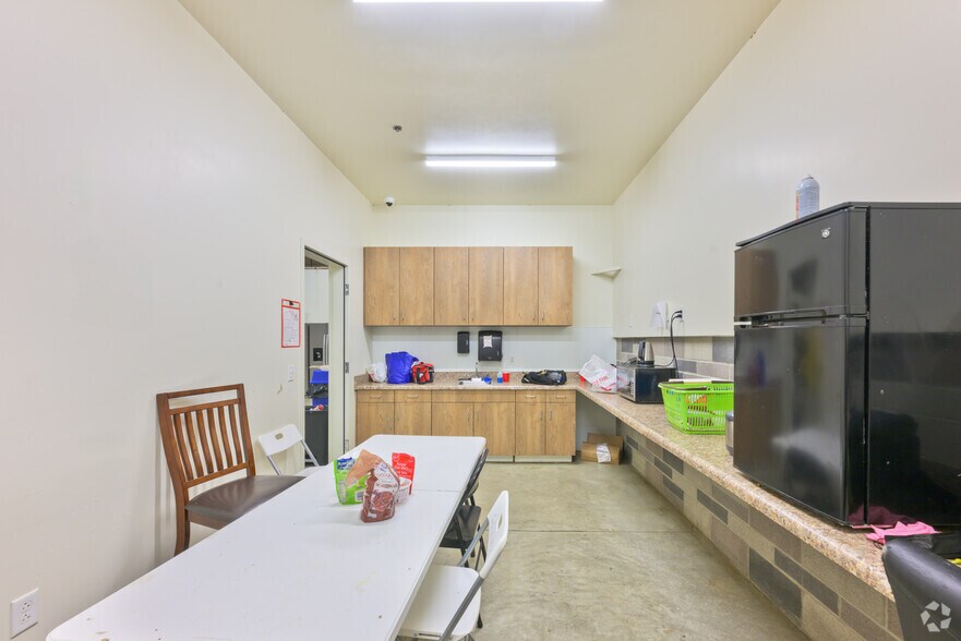 More Photos Of 84829 Avenue 48, Coachella Manufacturing For Sale