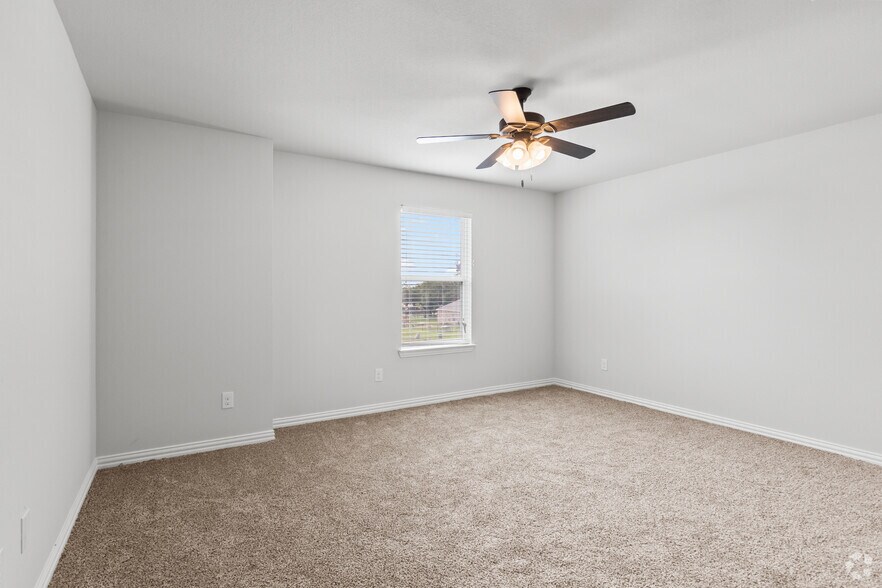 More Photos Of 113 North Park Ct, Springtown Apartments For Sale