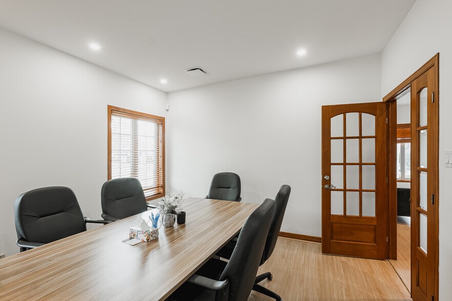 More Photos Of 675 Boul Samson, Laval Office For Sale