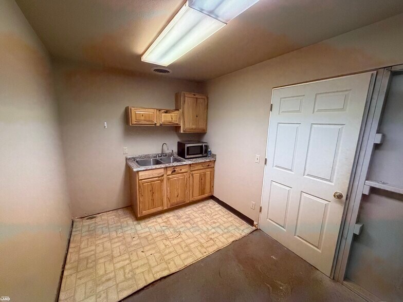 More Photos Of 208 N Main St, Kingfisher Storefront For Sale