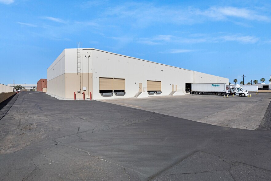 More Photos Of 2465 S Industrial Park Ave, Tempe Warehouse For Lease