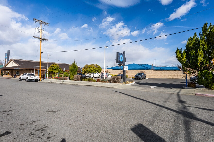 More Photos Of 400 N Main St, Bishop Storefront For Sale