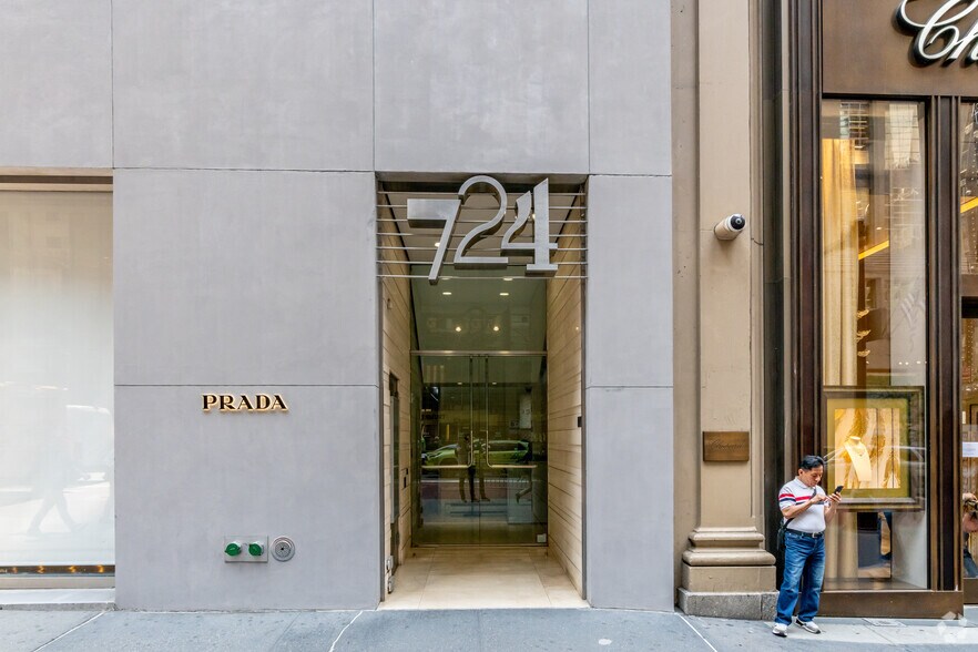 More Photos Of 724 Fifth Ave, New York Office For Lease
