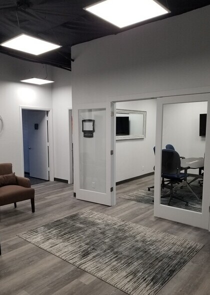 More Photos Of 8601 N Black Canyon Hwy, Phoenix Medical For Lease