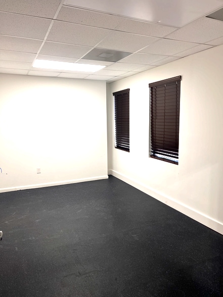 More Photos Of 1050 NW 1st Ave, Boca Raton Light Distribution For Lease