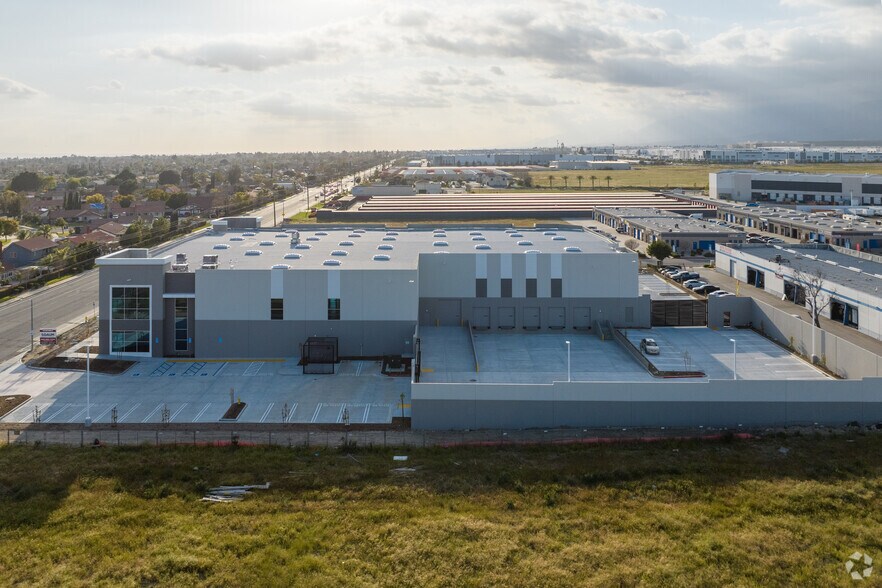 More Photos Of 1110 W Baseline Rd, Rialto Warehouse For Lease