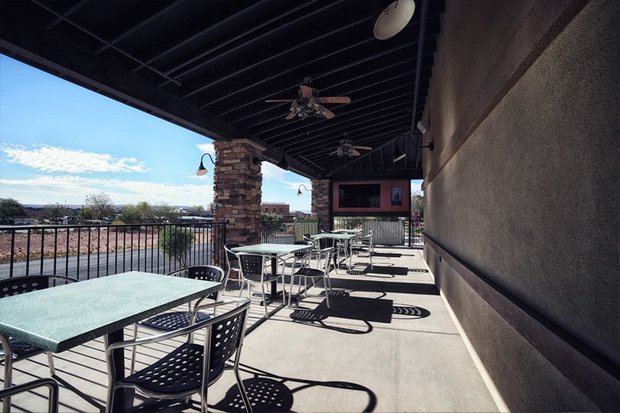 More Photos Of 2400 N Town Center Dr, Washington Restaurant For Sale