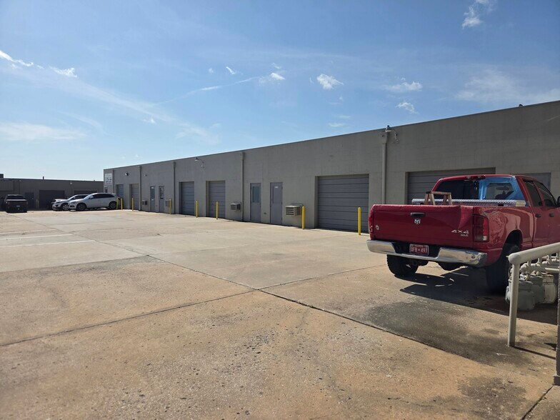 More Photos Of 9714-9748 E 55th Pl, Tulsa Light Manufacturing For Lease