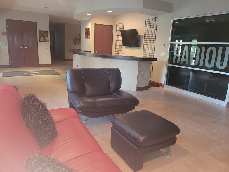 More Photos Of 116 County Line Rd W, Westerville Loft Creative Space For Sale