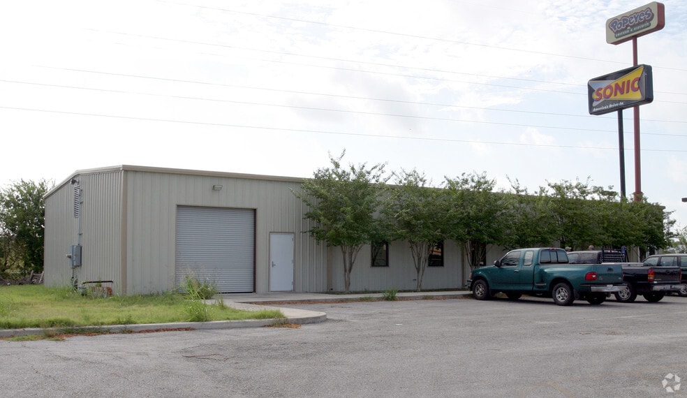 More Photos Of 6226 Fairdale Dr, San Antonio Warehouse For Lease
