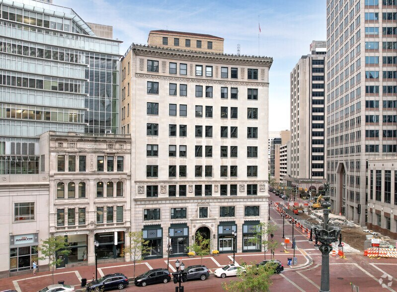 More Photos Of 54 Monument Cir, Indianapolis Office For Lease