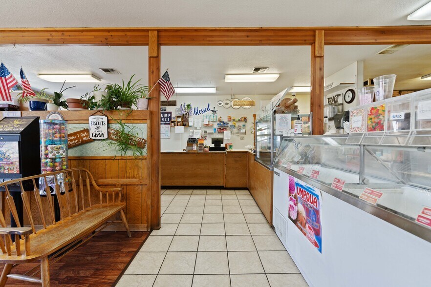 More Photos Of 29 W 1st St, Coquille Restaurant For Sale