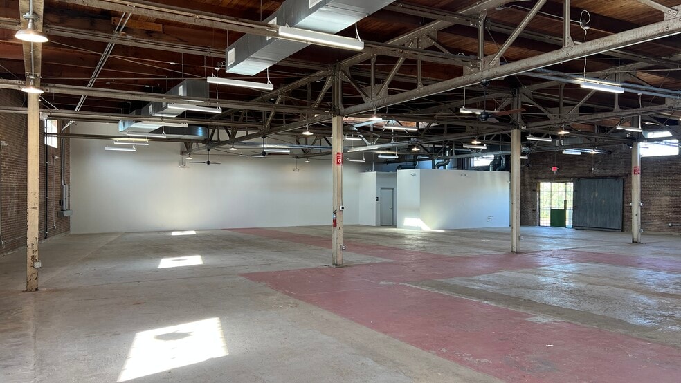 More Photos Of 5644 Navigation Blvd, Houston Unknown For Lease