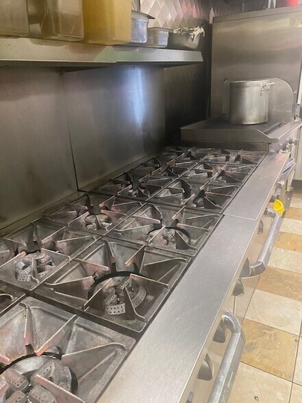 More Photos Of 726 Courtlandt Ave, Bronx Restaurant For Lease