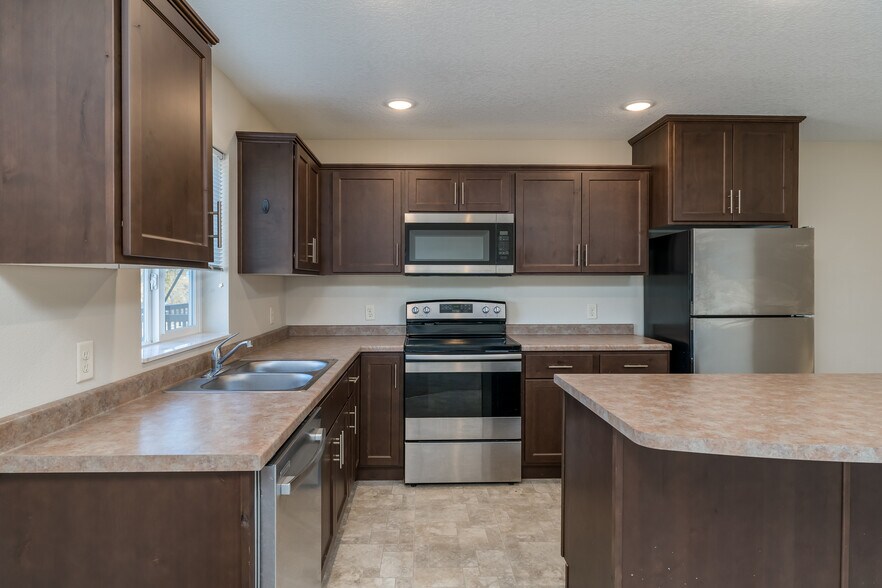 More Photos Of 1685 N Redding Ave, Windom Apartments For Sale