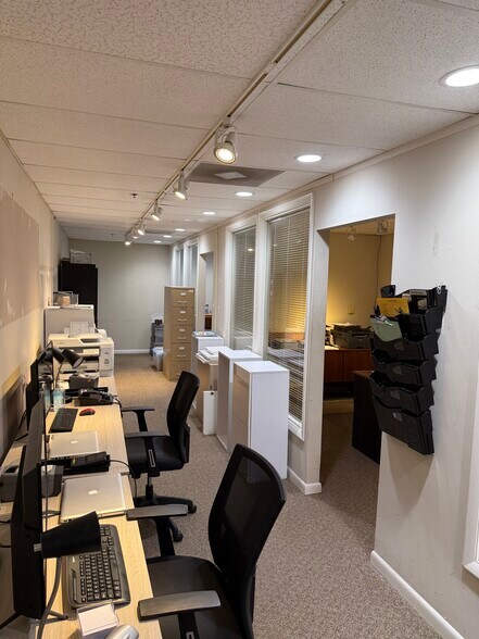 More Photos Of 10 Target Rd, Hilton Head Island Showroom For Sale