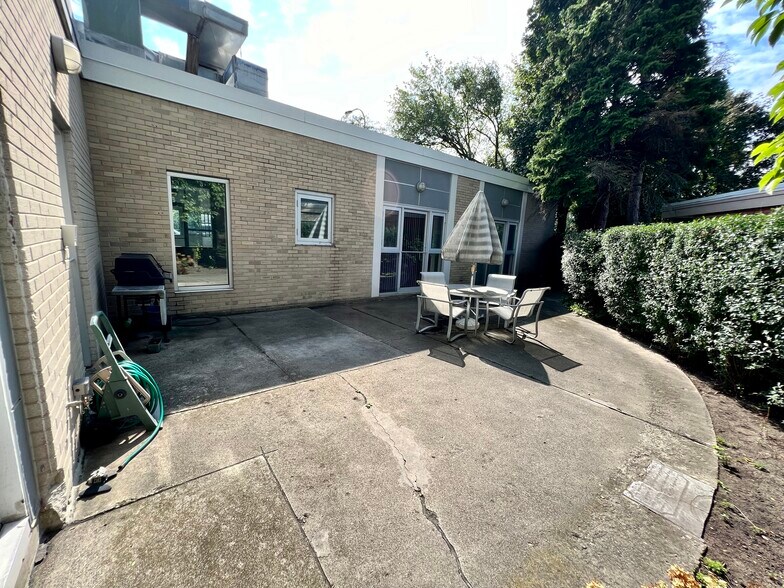 More Photos Of 2600 Gross Point Rd, Evanston Loft Creative Space For Sale