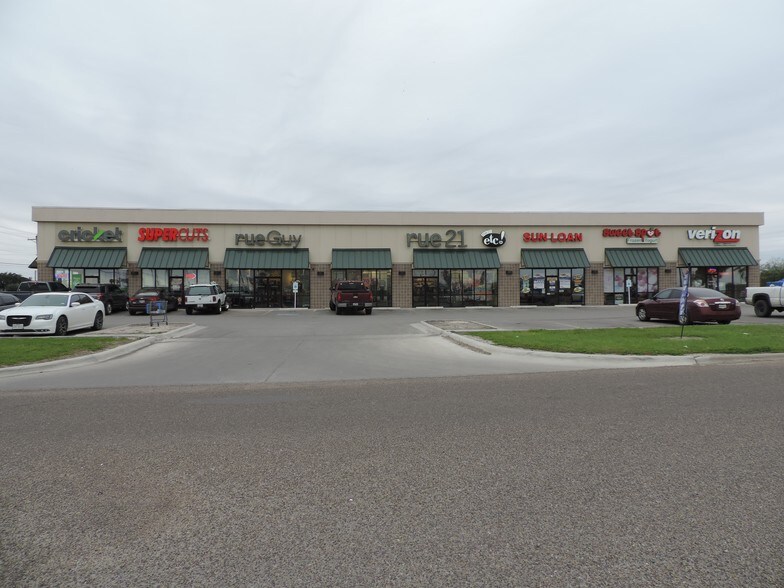 More Photos Of 2521 E Main St, Alice Freestanding For Lease