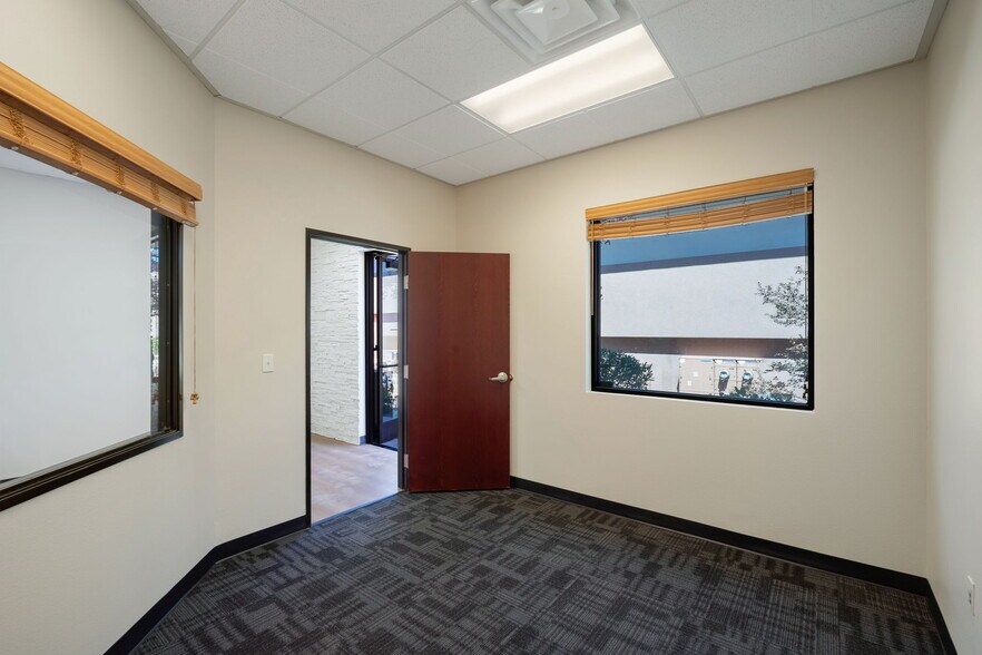 More Photos Of 5588 S Fort Apache Rd, Las Vegas Medical For Lease