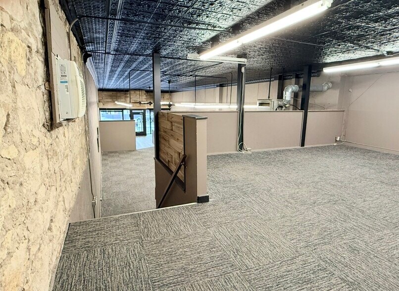 More Photos Of 130 E Main St, Marion Storefront For Sale