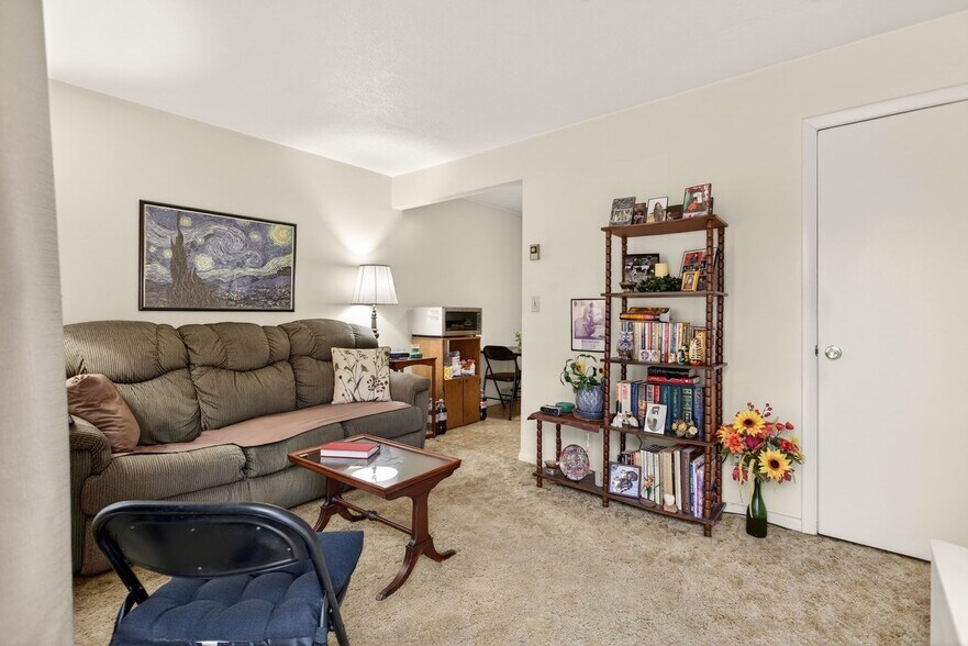 More Photos Of 990 Chicago Ave, Harrisonburg Apartments For Sale