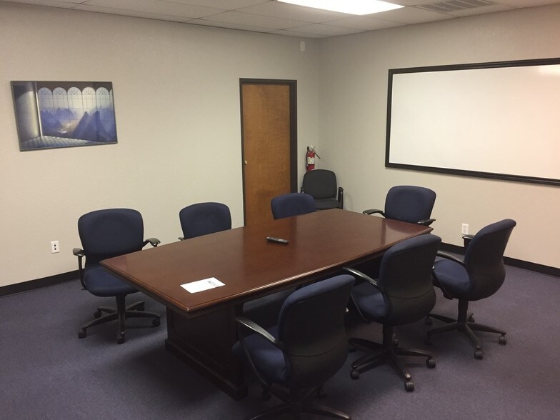 More Photos Of 337 Oaks Trl, Garland Office For Lease