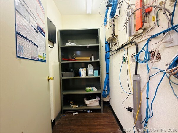 More Photos Of 1002 E Cherry St, Cushing Medical For Sale