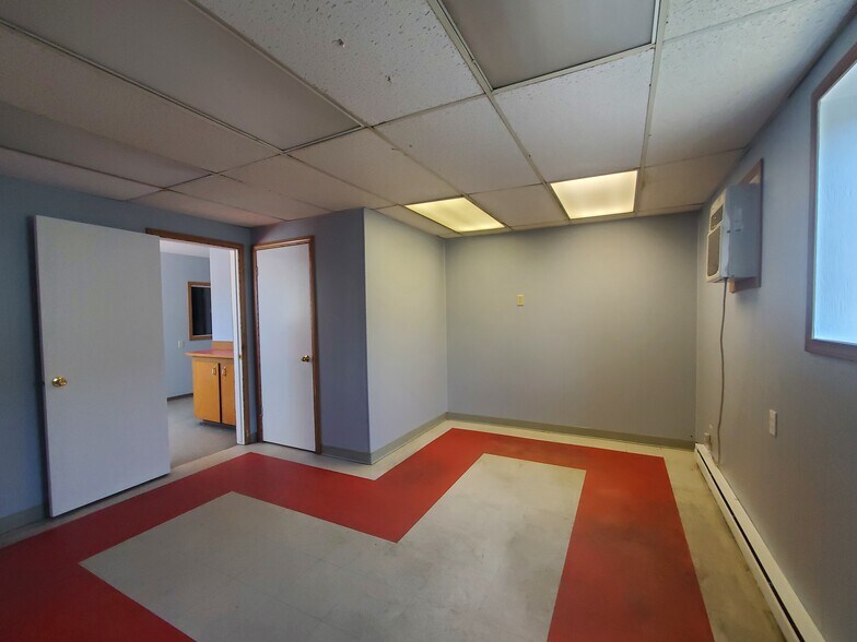 More Photos Of 1390 Commercial Way, Clarkston Manufacturing For Sale