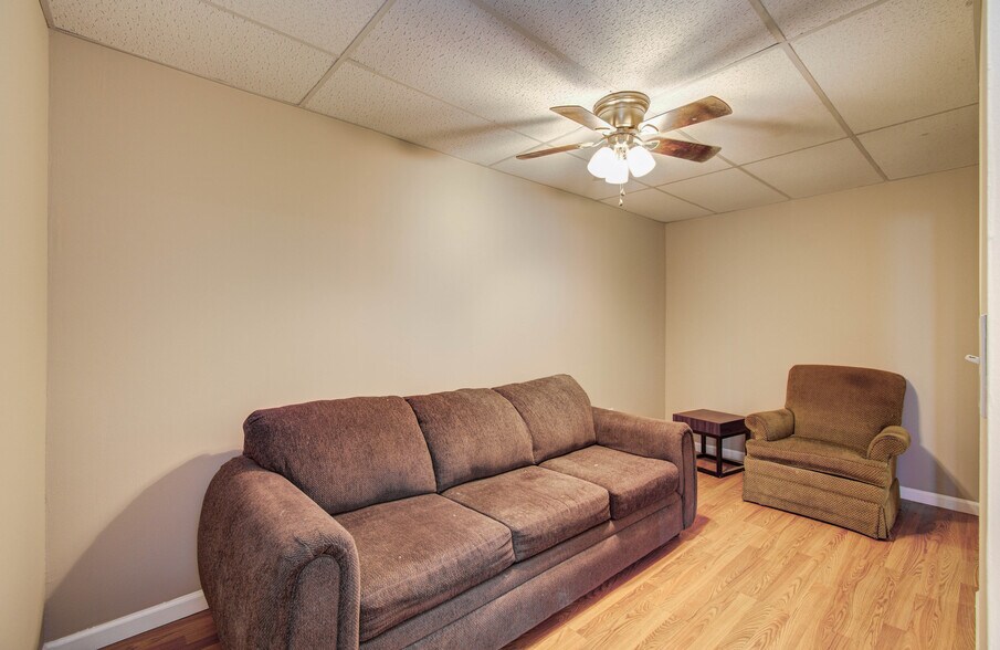 More Photos Of 5747 Northdale St, Houston Industrial For Lease