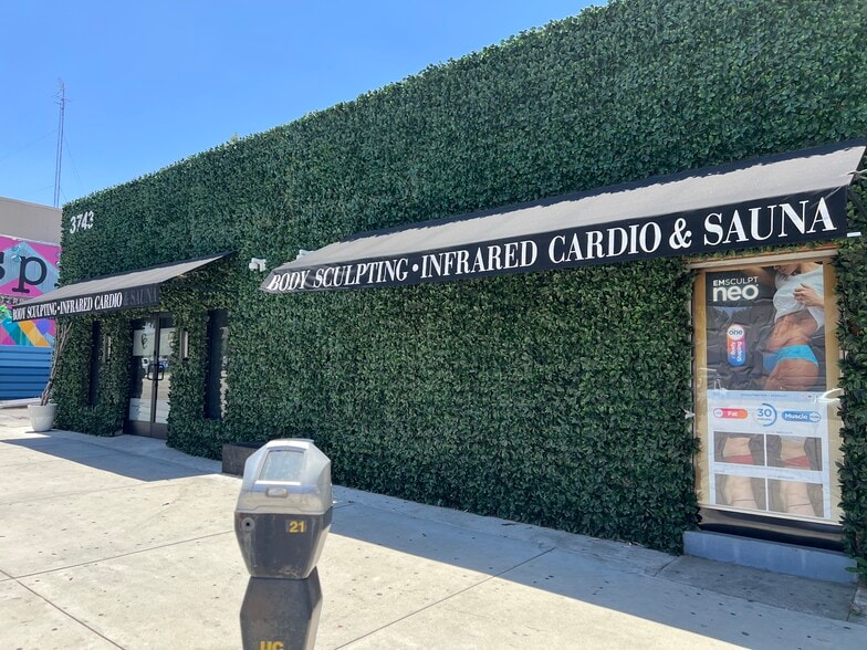 More Photos Of 3743 Cahuenga Blvd, Studio City Office For Lease