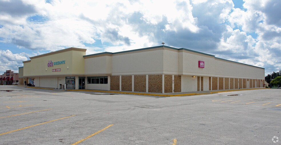 More Photos Of 5524 W Colonial Dr, Orlando Storefront For Lease