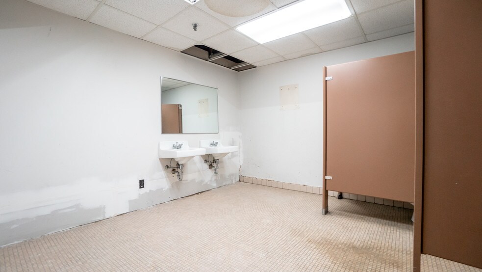 More Photos Of 7007 Calumet Ave, Hammond General Retail For Sale